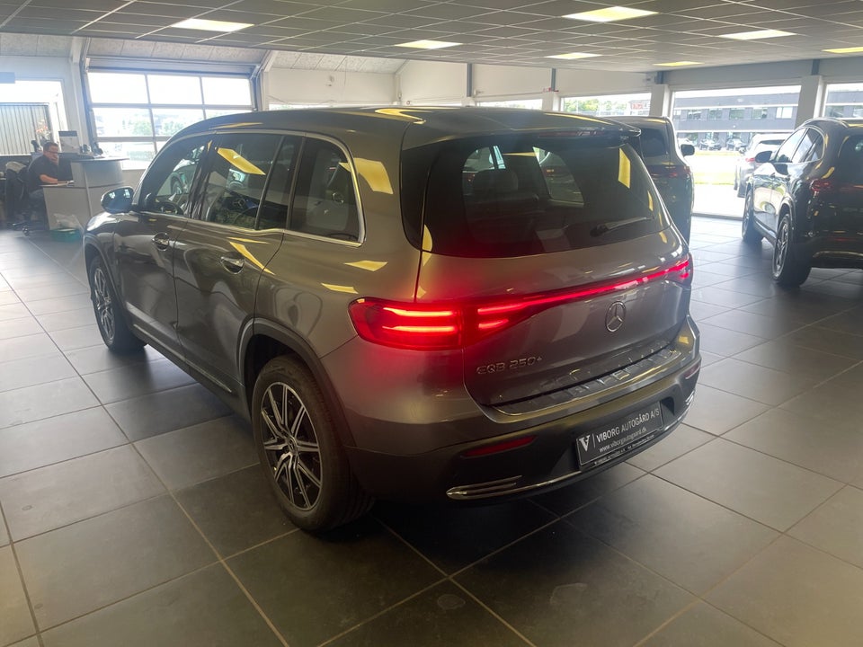 Mercedes EQB250+ Progressive 5d
