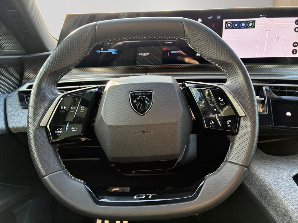 Peugeot e-3008 77 GT Pack 5d