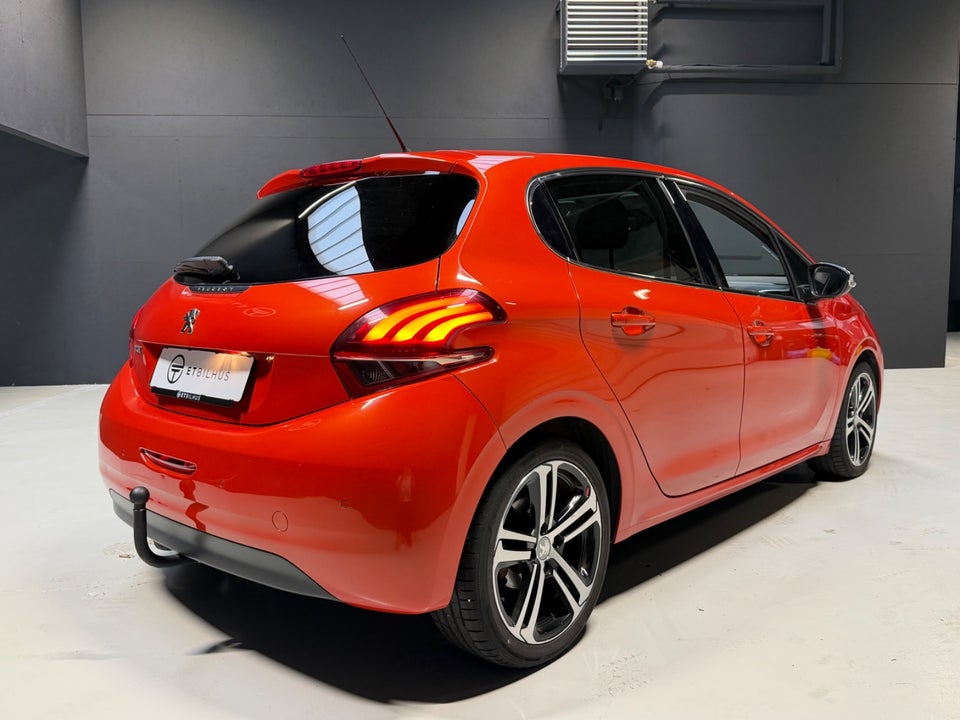 Peugeot 208 1,2 e-THP 110 Allure Sky 5d