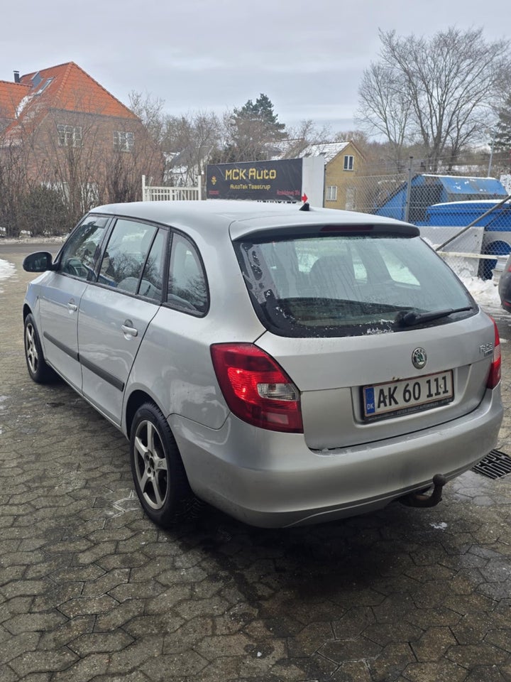 Skoda Fabia 1,4 16V Elegance Combi 5d