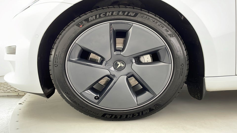 Tesla Model 3 Long Range AWD 4d