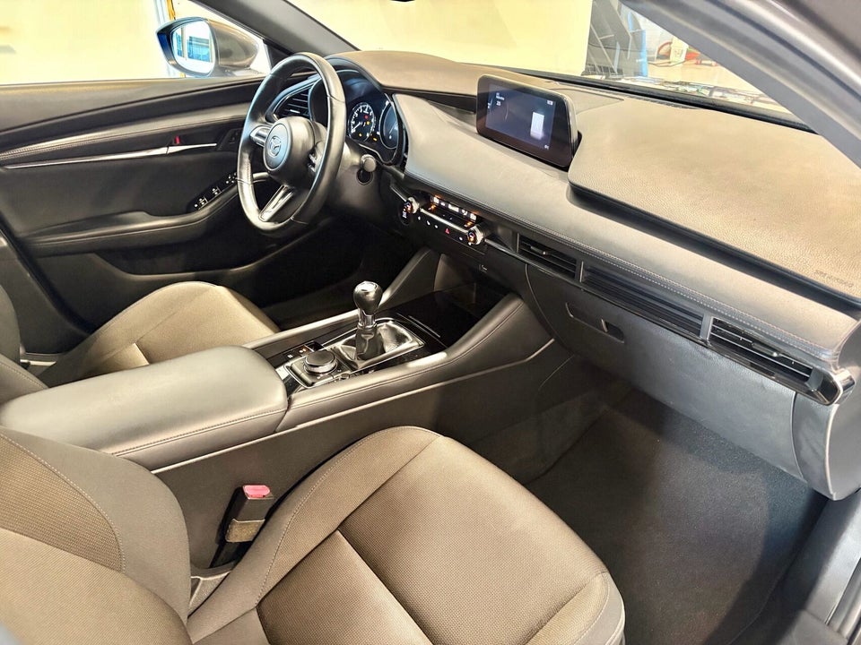 Mazda 3 2,0 SkyActiv-G 122 Sky 5d