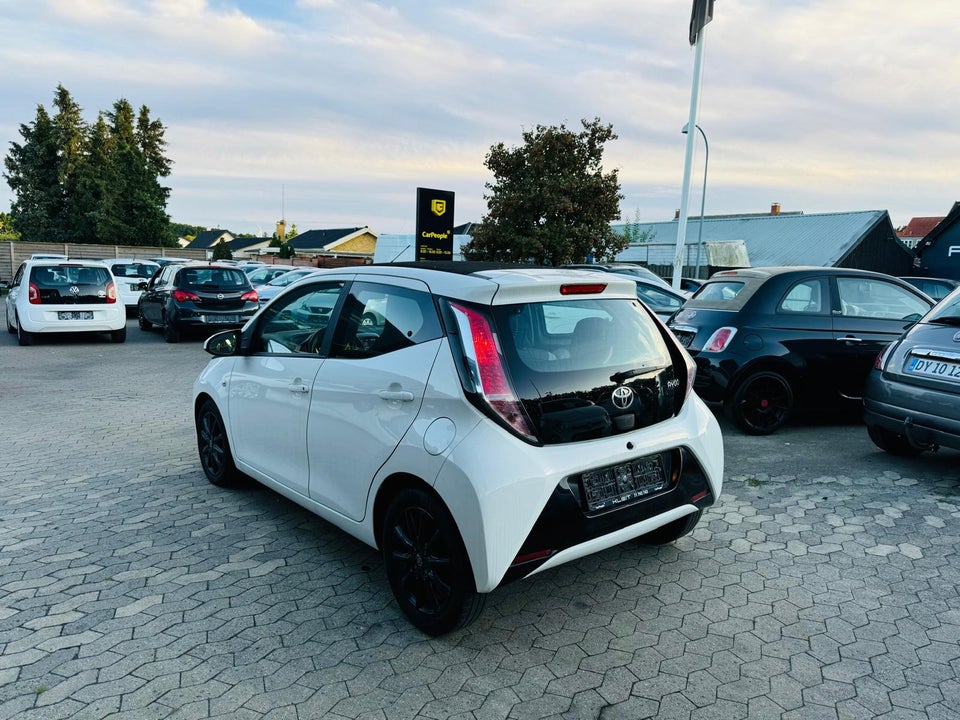 Toyota Aygo 1,0 VVT-i x-wave Sky 5d