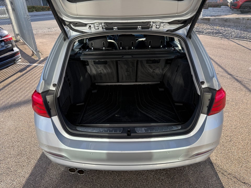 BMW 320i 2,0 Touring Advantage aut. 5d