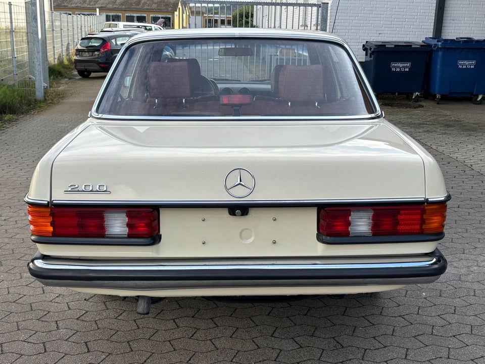 Mercedes 200 2,0  4d
