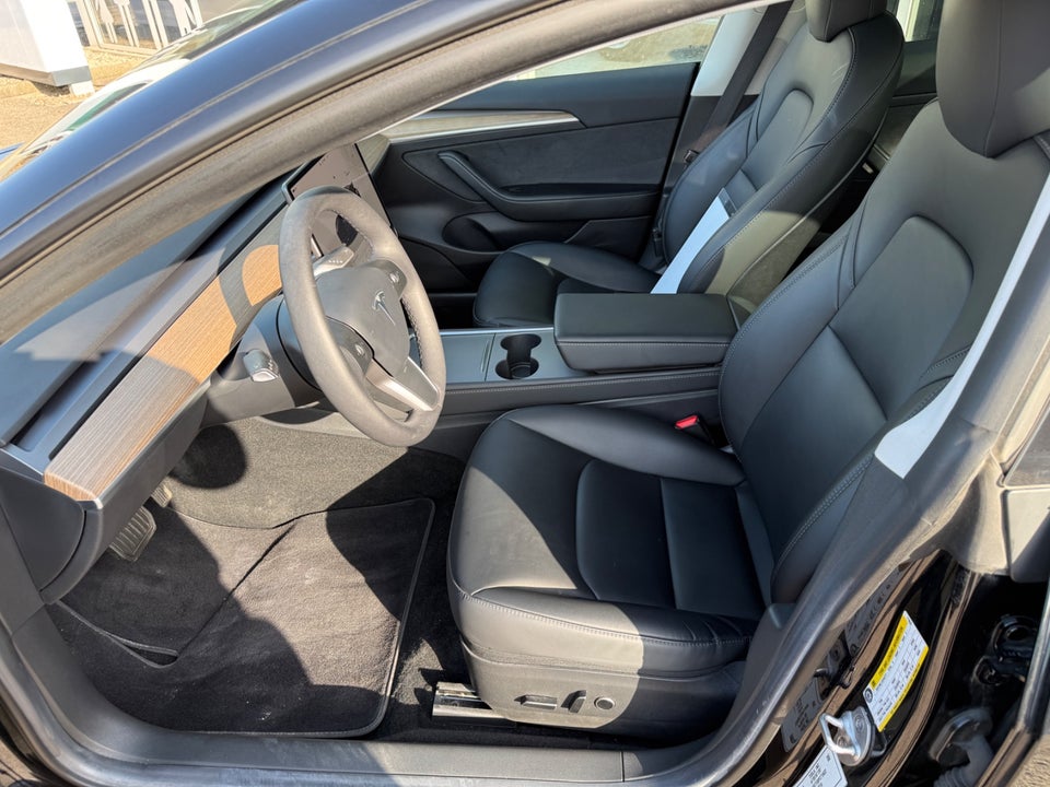 Tesla Model 3 Standard Range+ RWD 4d