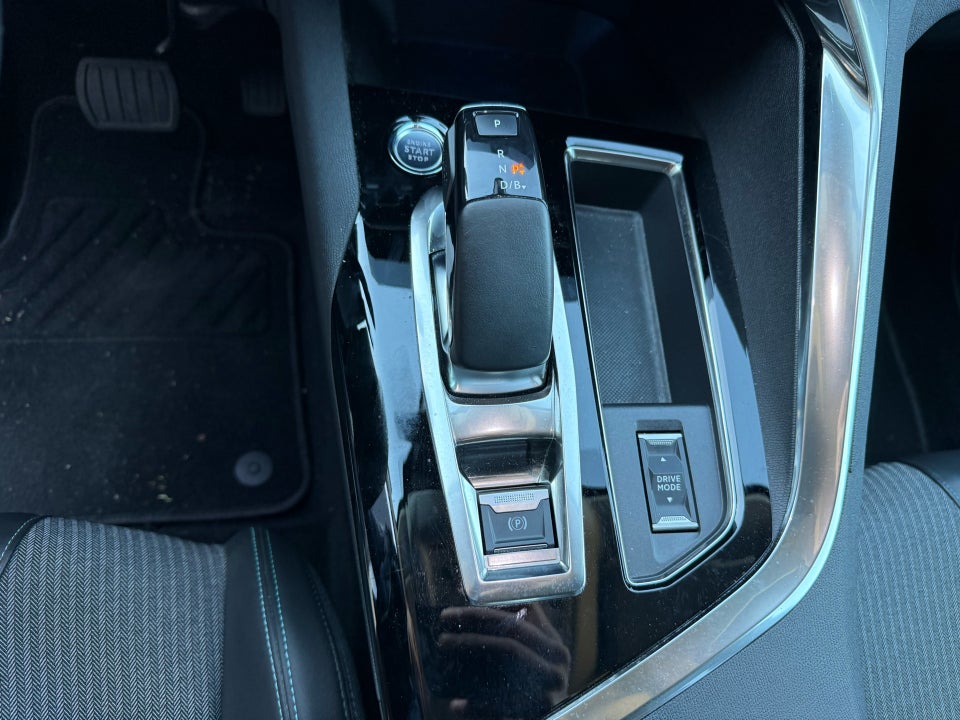 Peugeot 3008 1,6 Hybrid Allure Pack EAT8 5d