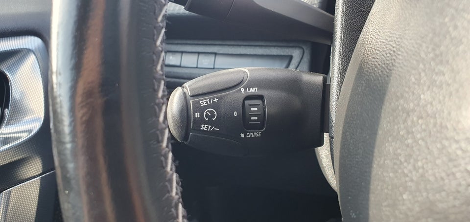 Peugeot 2008 1,2 e-THP 110 Allure Sky 5d
