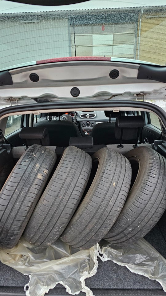 Renault Clio III 1,2 16V Authentique Sport Tourer 5d