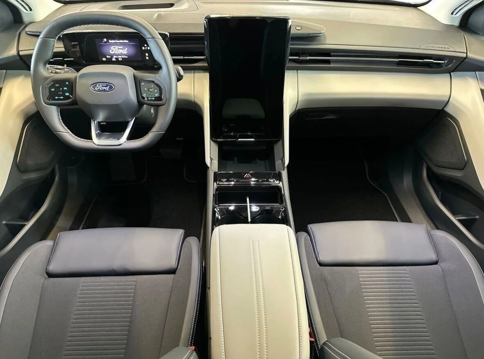 Ford Explorer 79 Premium Extended Range 5d