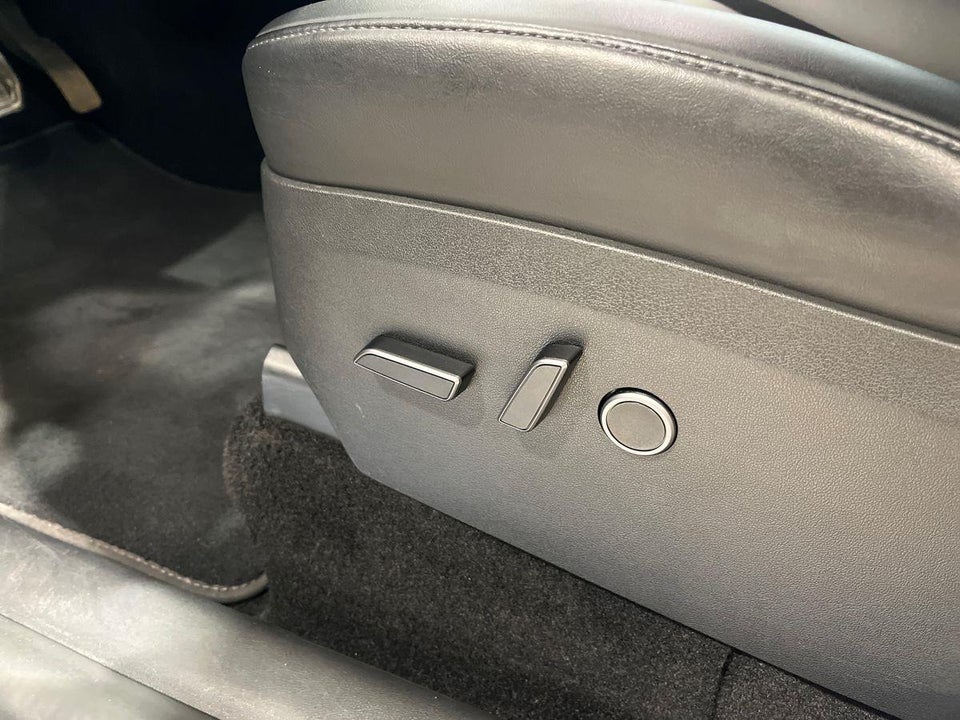 Tesla Model Y Long Range AWD 5d
