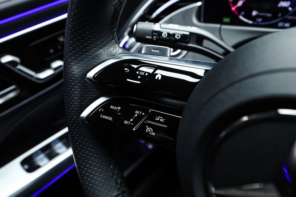 Mercedes E300 e 2,0 AMG Line stc. aut. 5d