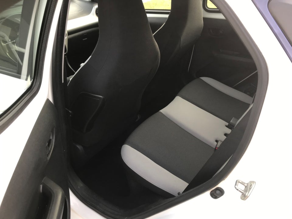 Toyota Aygo 1,0 VVT-i x-play x-touch 5d