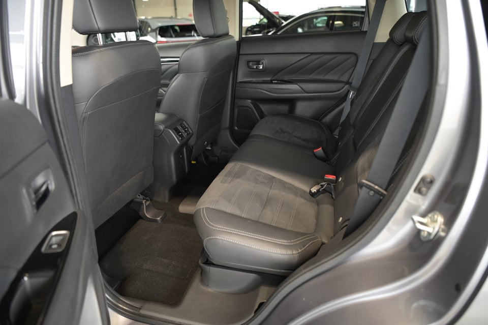 Mitsubishi Outlander 2,4 PHEV Intense CVT 4WD 5d