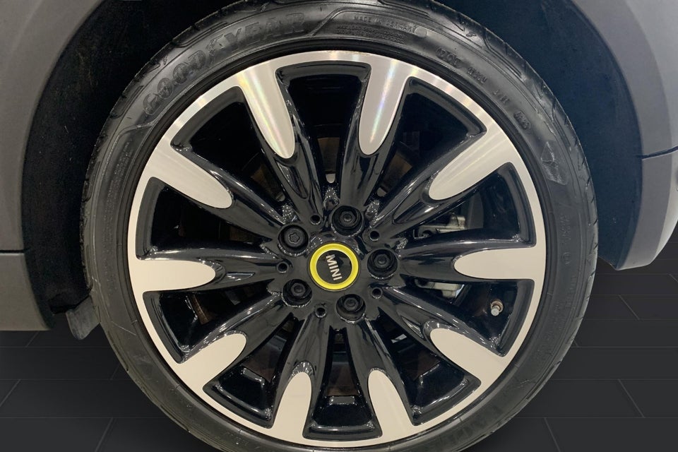 MINI Cooper SE Essential 3d