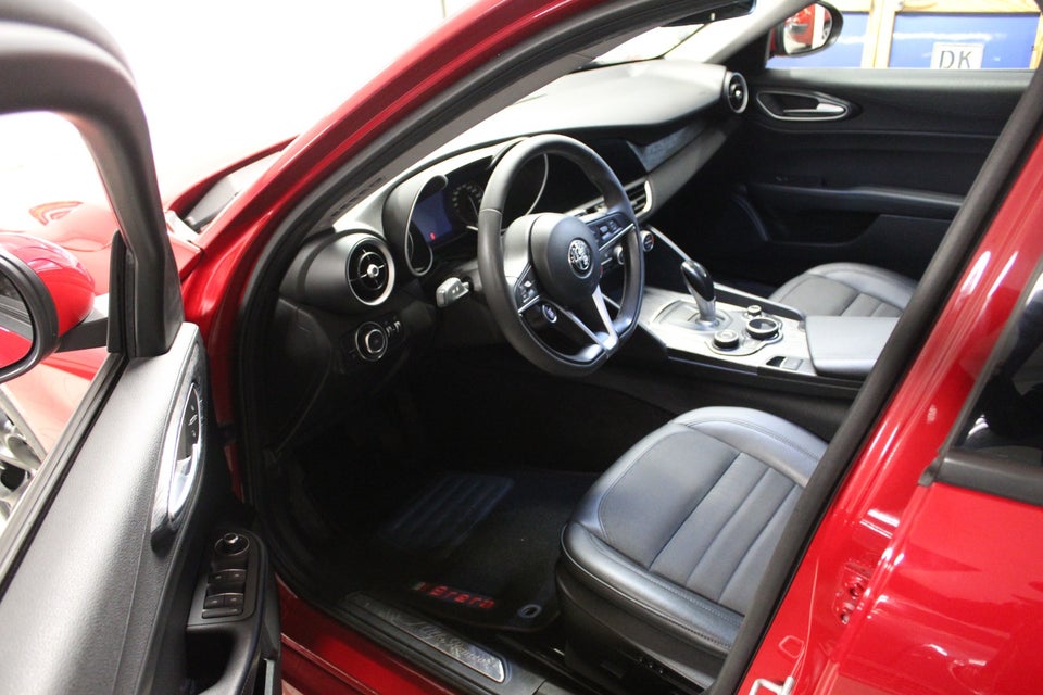 Alfa Romeo Giulia 2,0 T 200 Edizione aut. 4d