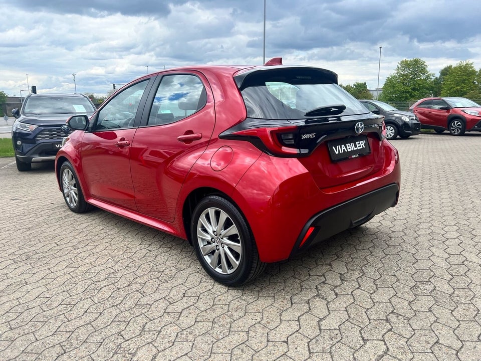 Toyota Yaris 1,5 Hybrid Active Tech e-CVT 5d