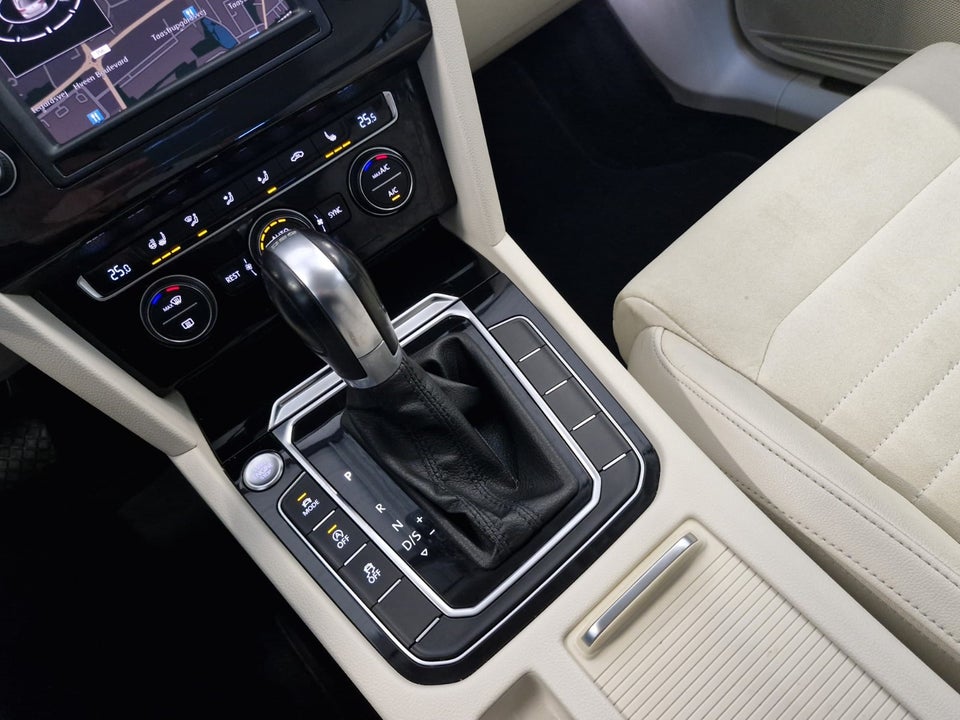 VW Passat 2,0 TSi 220 Highline Variant DSG 5d