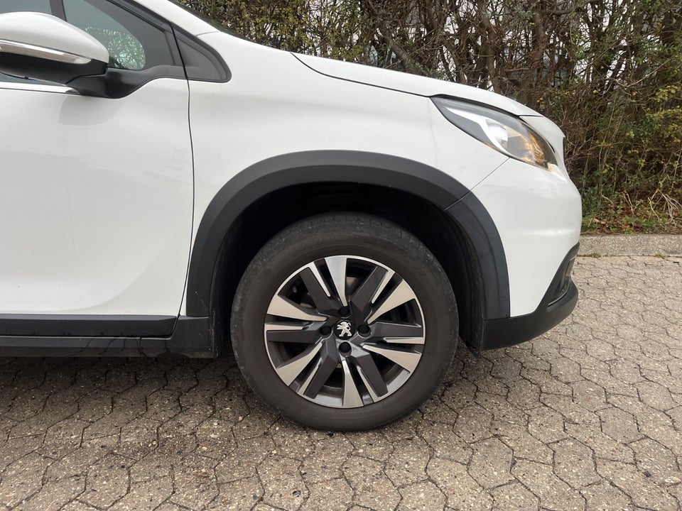 Peugeot 2008 1,2 PureTech 110 Prestige Sky 5d