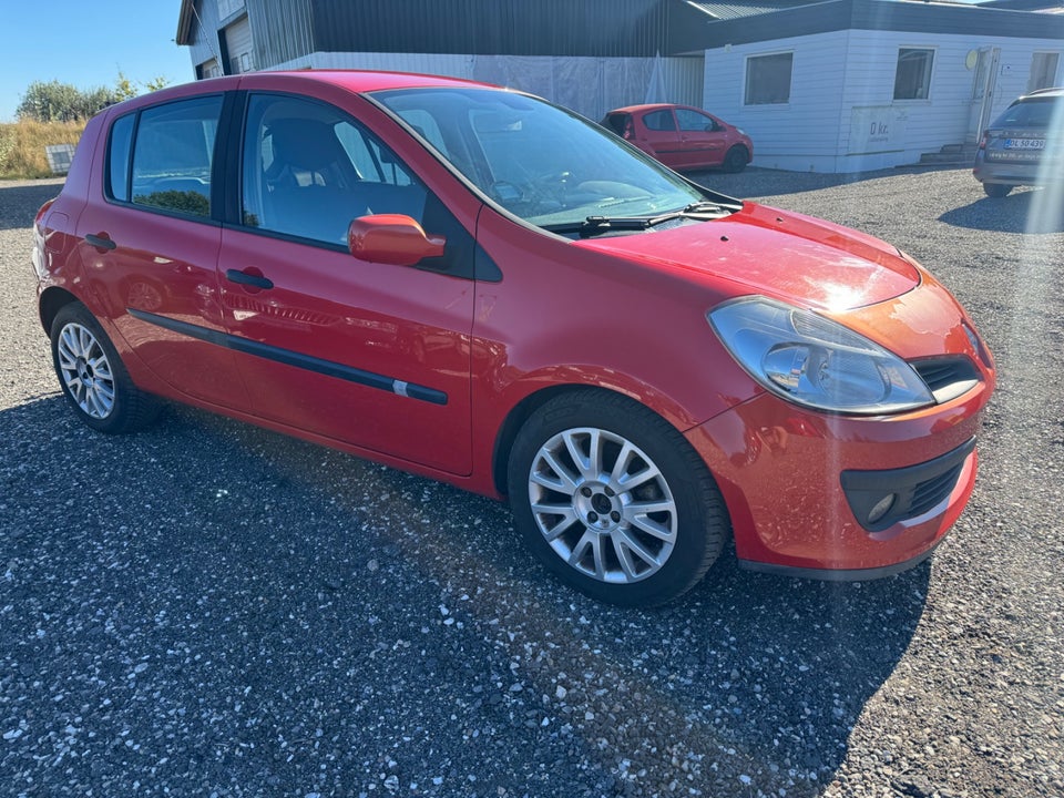 Renault Clio II 1,6 Dynamique 5d