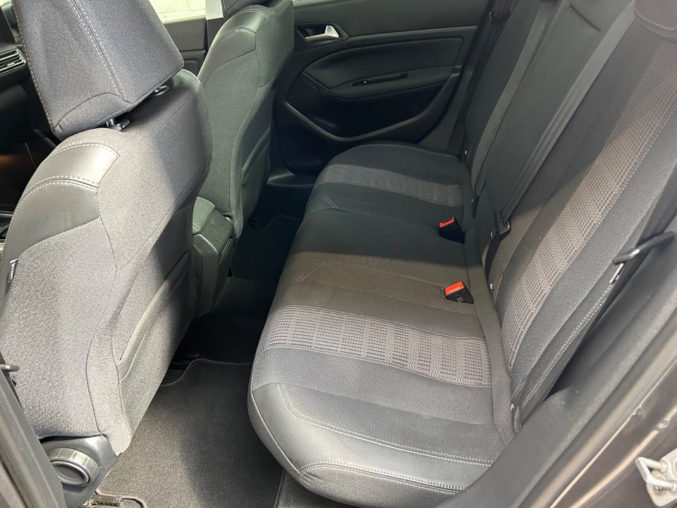 Peugeot 308 1,5 BlueHDi 130 Selection Sky SW EAT6 5d