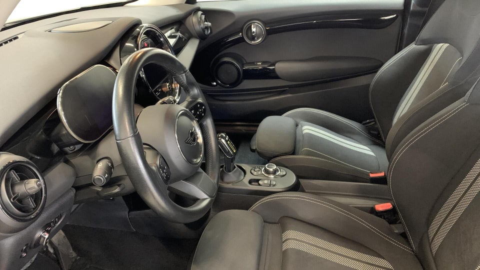 MINI Cooper SE Essential 3d