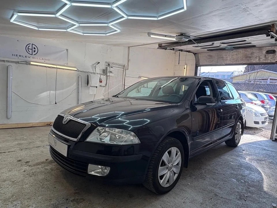 Skoda Octavia 2,0 FSi Ambiente 5d