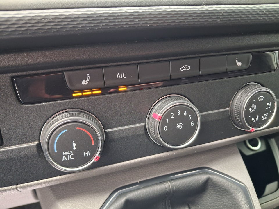 VW Transporter 2,0 TDi 110 Kassevogn lang