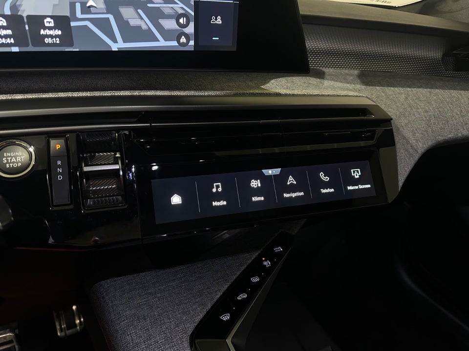 Peugeot e-3008 77 GT Pack 5d