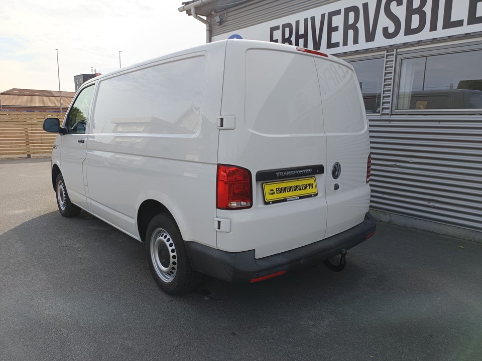 VW Transporter 2,0 TDi 110 Kassevogn kort