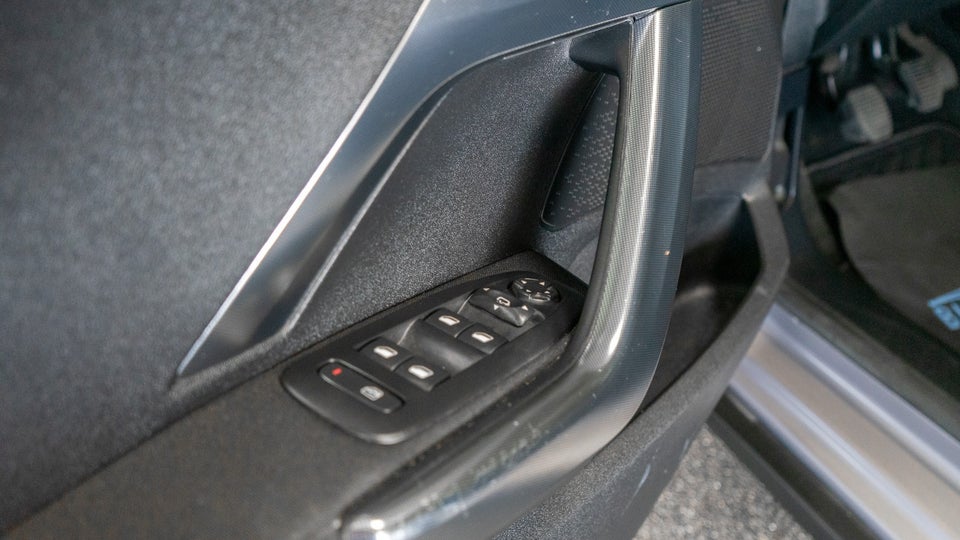 Peugeot 2008 1,6 BlueHDi 100 Allure 5d