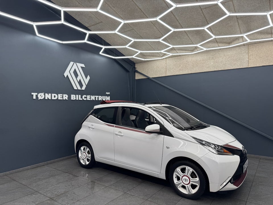 Toyota Aygo 1,0 VVT-i x-wave Sky 5d