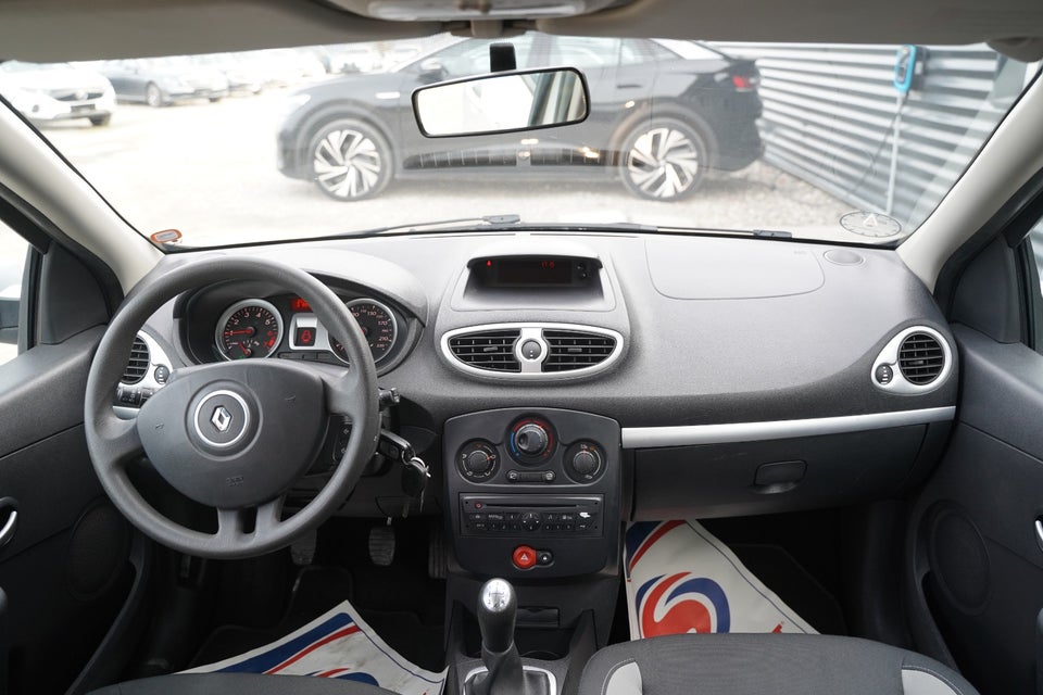 Renault Clio III 1,2 16V Authentique 5d