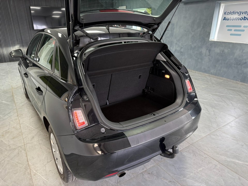 Audi A1 1,6 TDi 90 Attraction 3d