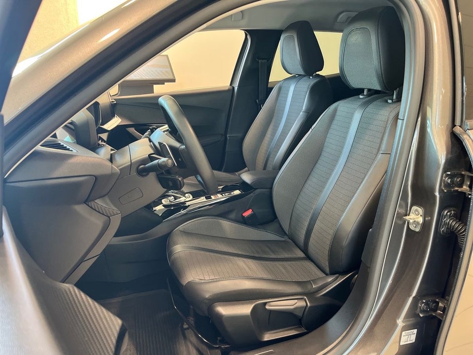 Peugeot 2008 1,2 PureTech 130 Selection Tech 5d