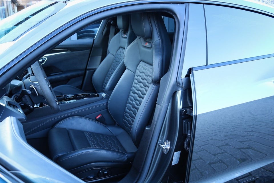 Audi RS e-tron GT quattro 4d