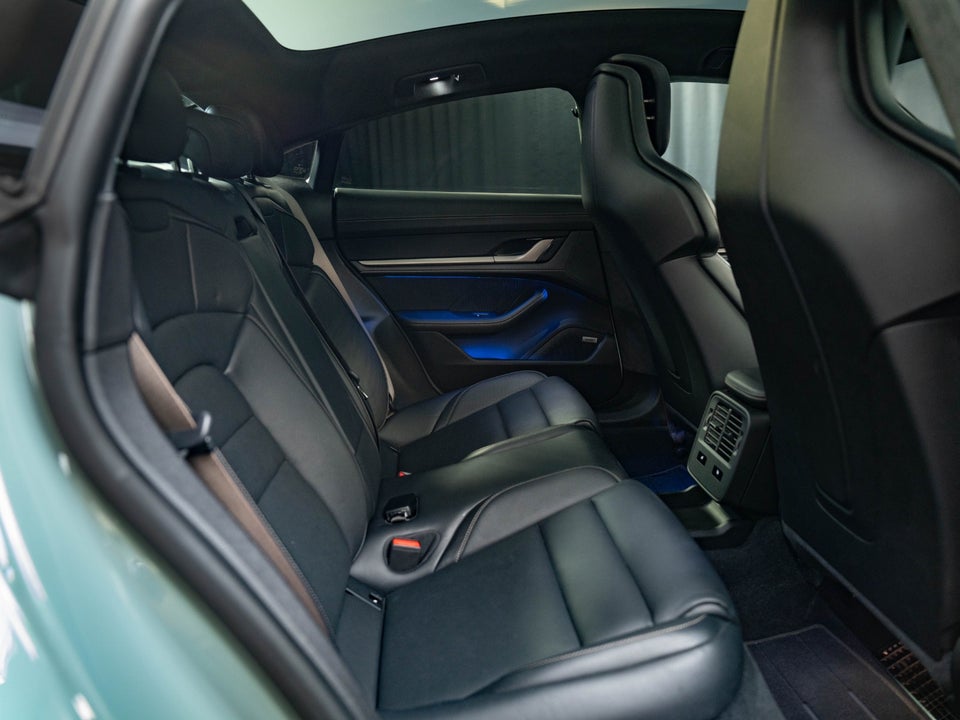 Porsche Taycan Turbo Performance+  4d