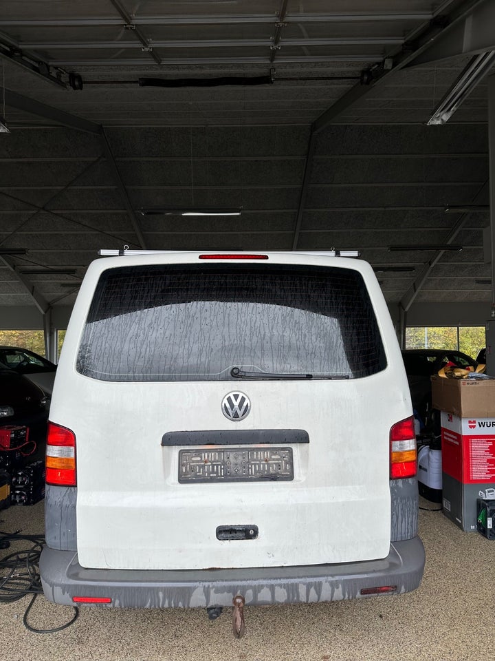 VW Transporter 1,9 TDi 84 Kassevogn kort