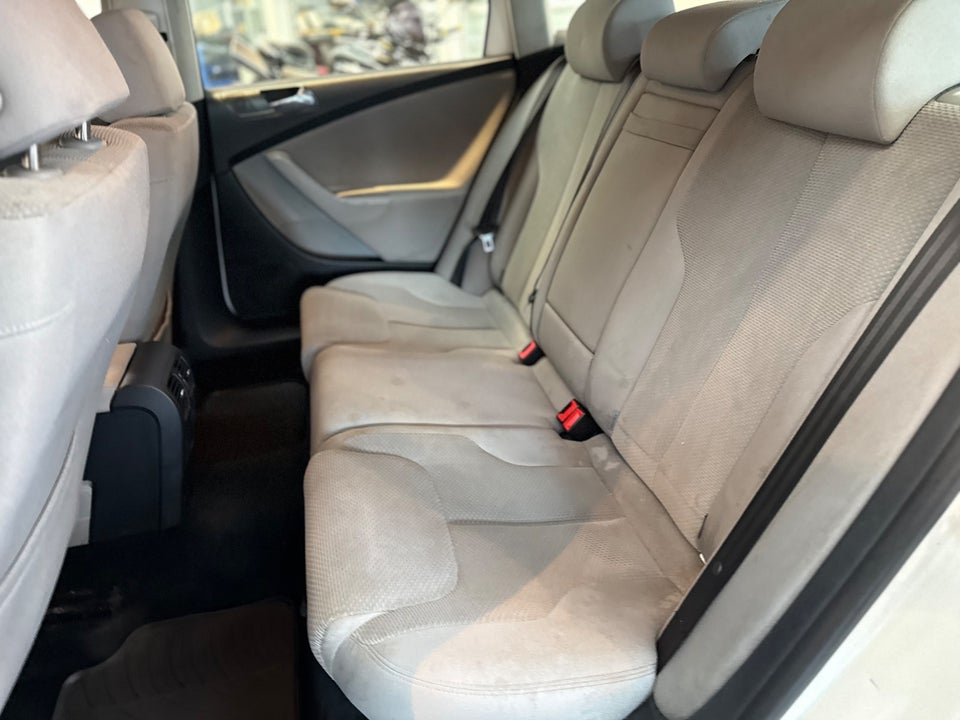 VW Passat 2,0 FSi Comfortline 4d