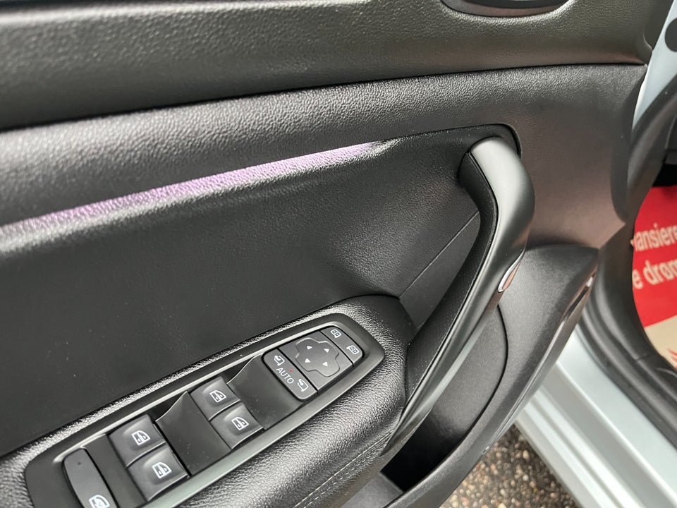 Renault Megane IV 1,3 TCe 160 Intens Sport Tourer EDC 5d