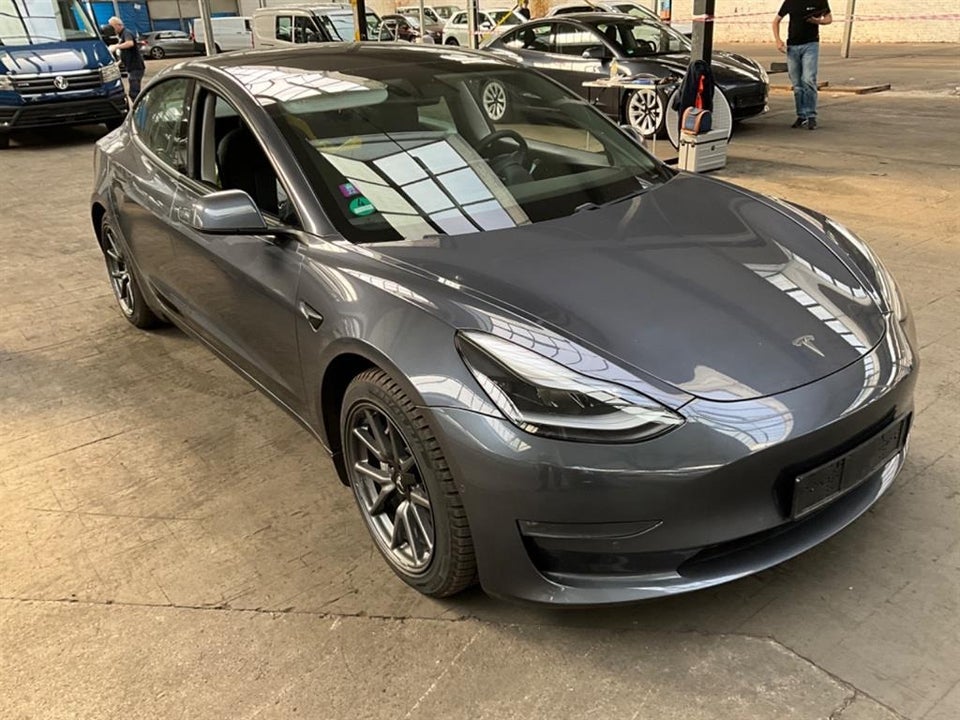 Tesla Model 3 Long Range AWD 4d