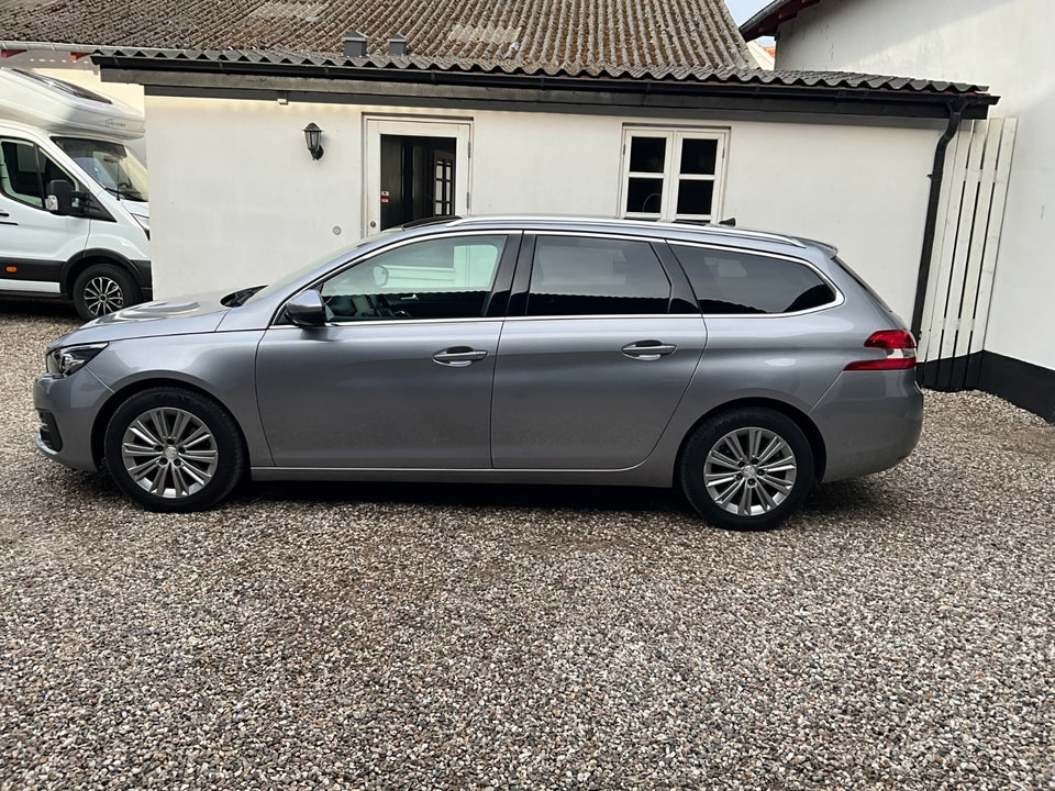 Peugeot 308 1,5 BlueHDi 130 Selection Sky SW 5d