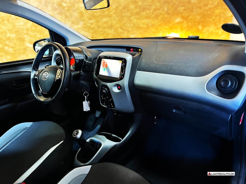 Toyota Aygo 1,0 VVT-i x-press 5d