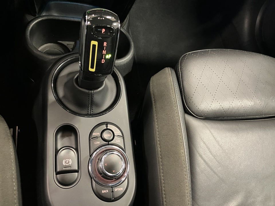 MINI Cooper SE Essential 3d