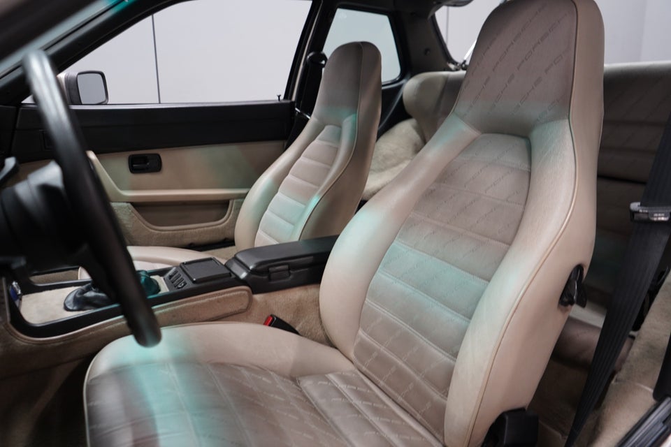 Porsche 924 2,5 S 3d