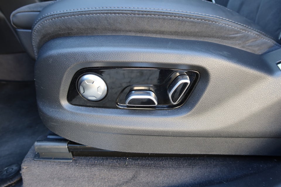 Hongqi E-HS9 99 Premium 5d