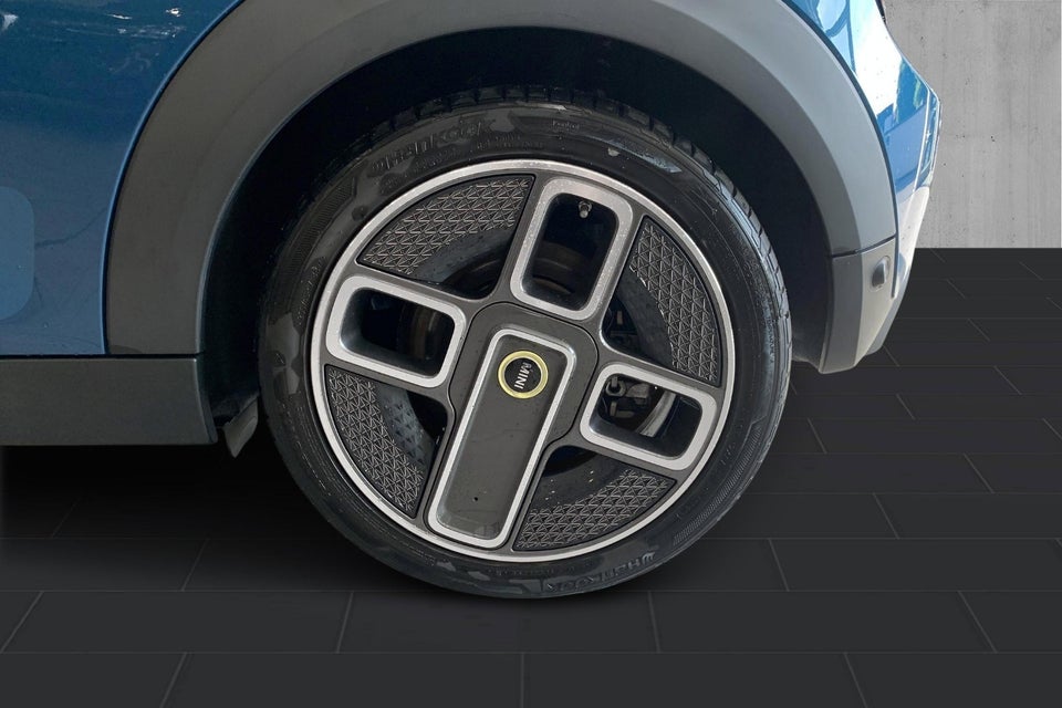 MINI Cooper SE Essential 3d