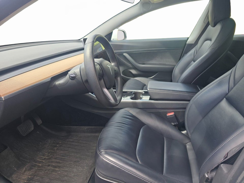 Tesla Model 3 Standard Range+ RWD 4d
