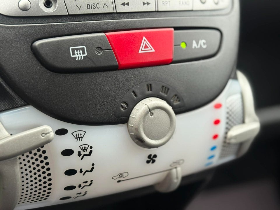 Peugeot 107 1,0 Champion Air 5d