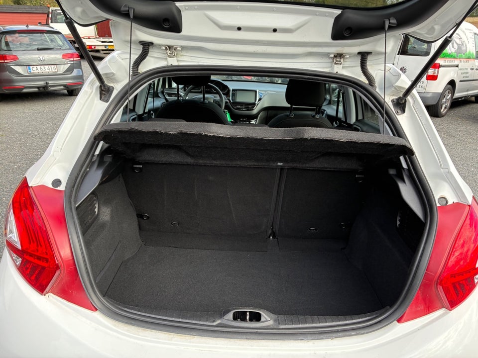 Peugeot 208 1,2 VTi Allure Sky 5d